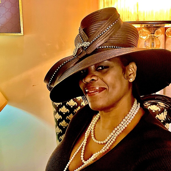 THE RICH AUNTIE SHARE SHOW!! BRING YOUR BEST. - Picture 4 of 12